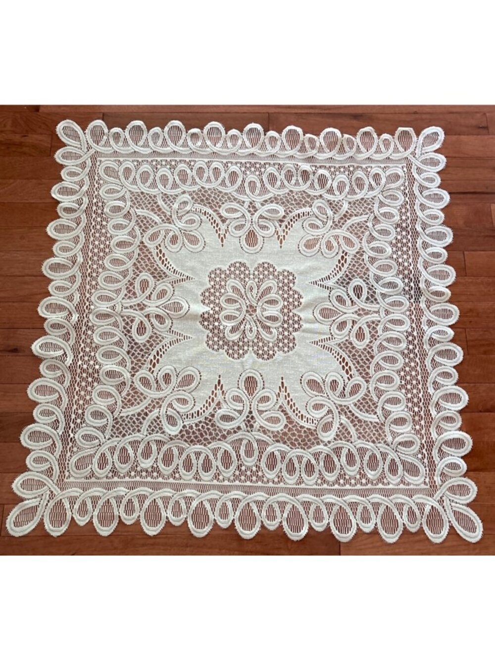 Elegant Floral Lace Tablecloth Cream Rectangular 35" Delicate Loops Scallop